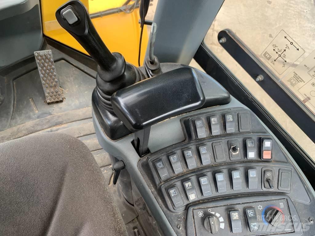 New Holland W 130 C Фронтальні навантажувачі
