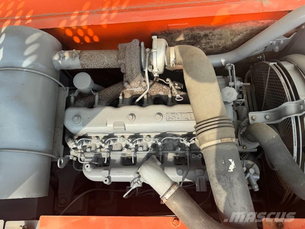 Hitachi ZX 240 Гусеничні екскаватори