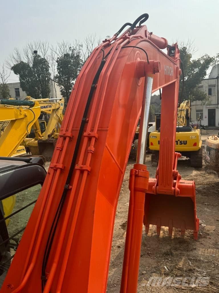 Hitachi ZX 240 Гусеничні екскаватори