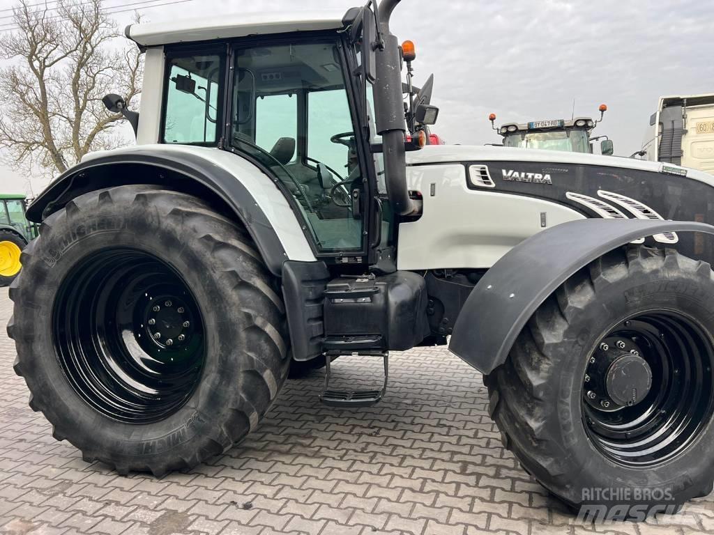 Valtra T 202 Versu Трактори