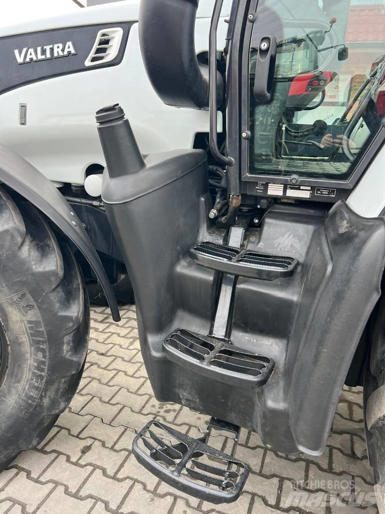 Valtra T 202 Versu Трактори