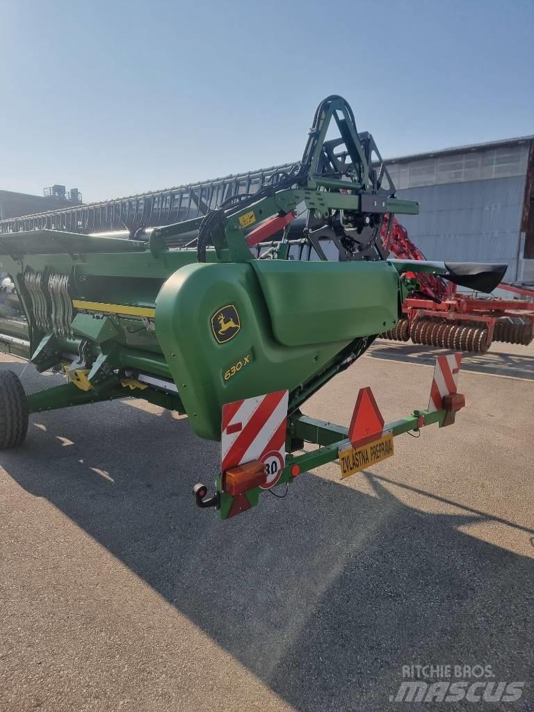 John Deere T 670 i Зернозбиральні комбайни