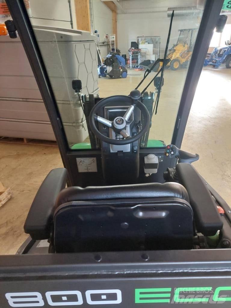 Castloaders 800 ECO Багатофункціональне обладнання для вантажних і землекопальних робіт