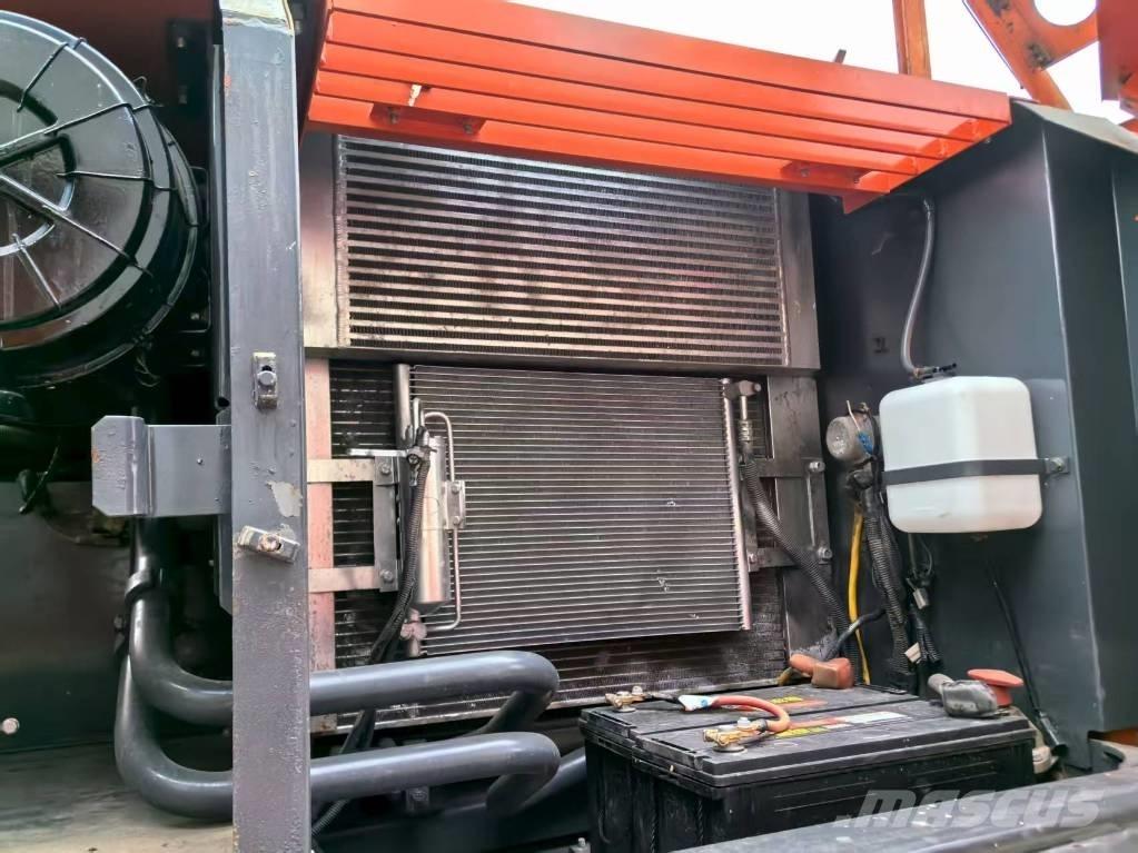 Hitachi ZX 240 HG Гусеничні екскаватори