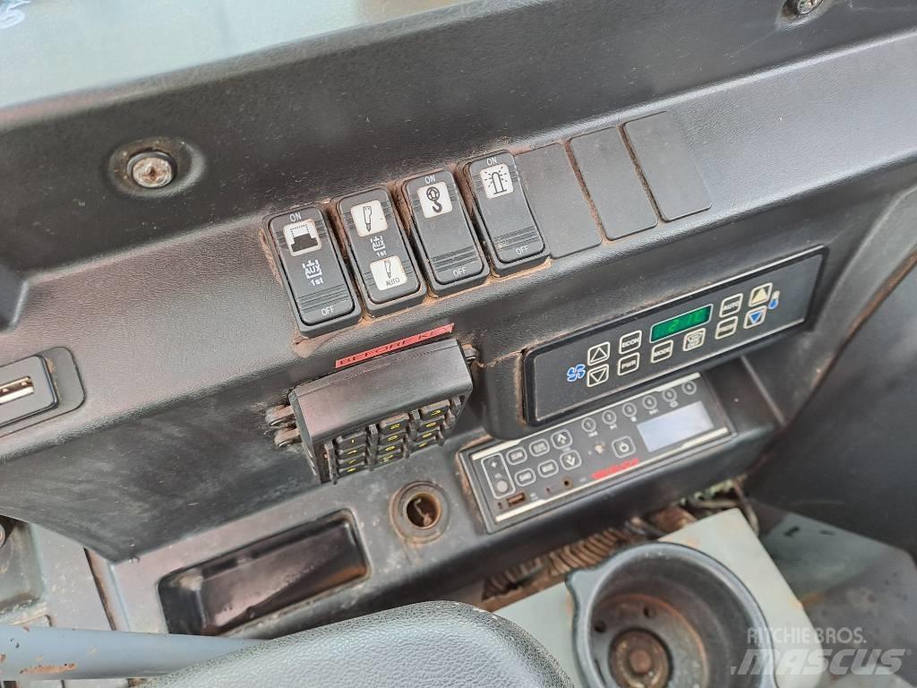 Takeuchi TB2150 Гусеничні екскаватори
