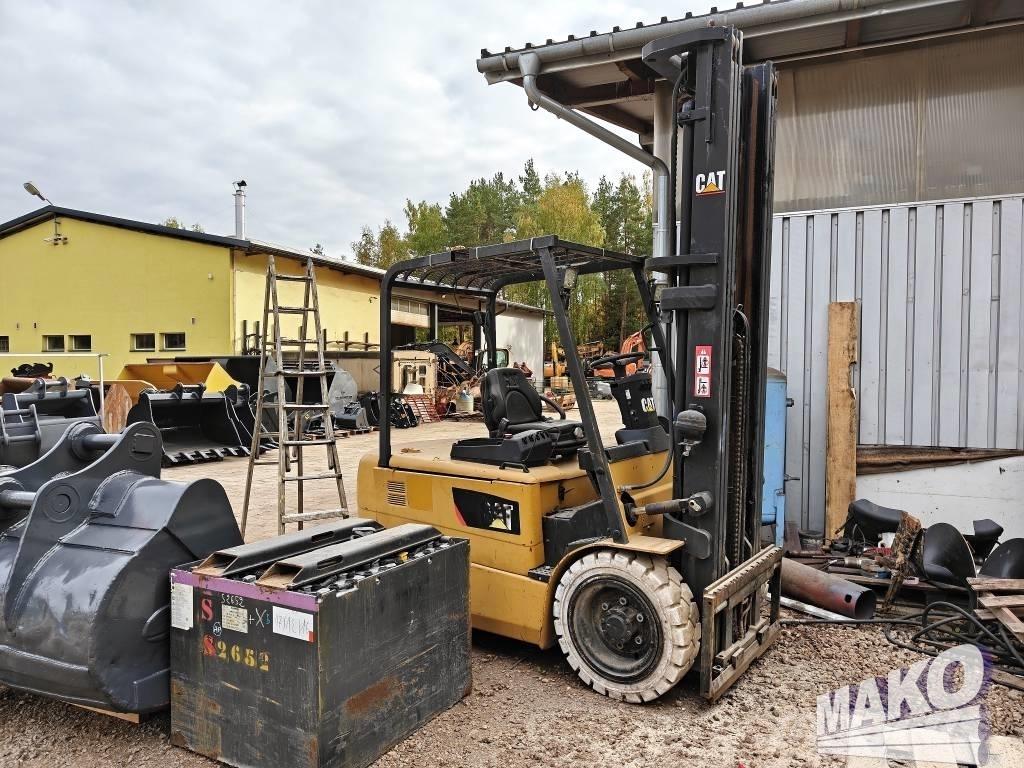 CAT EP 35 K PAC Електронавантажувачі