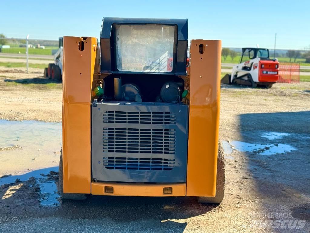 CASE 40 XT Міні-навантажувачі