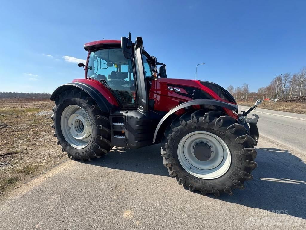 Valtra T255V Трактори