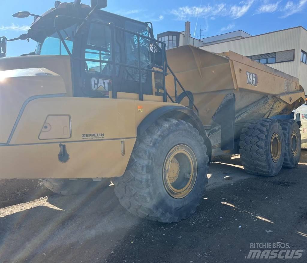 CAT 745 Зчленовані самоскиди