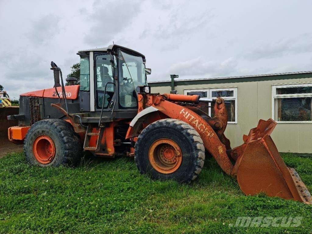 Hitachi ZW 220 Фронтальні навантажувачі