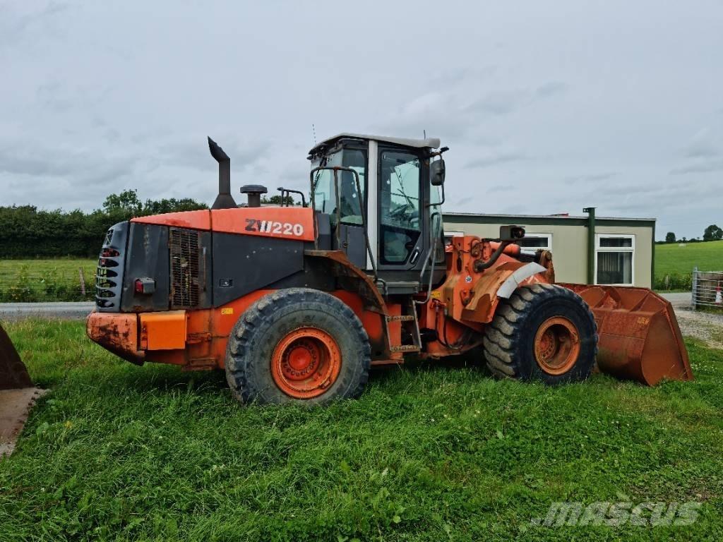 Hitachi ZW 220 Фронтальні навантажувачі