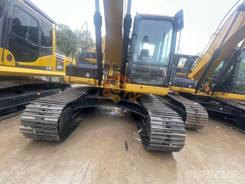 CAT CAT320 D2 Гусеничні екскаватори