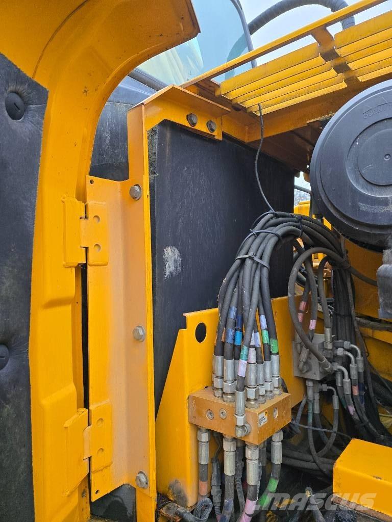 JCB JS 210 LC Гусеничні екскаватори