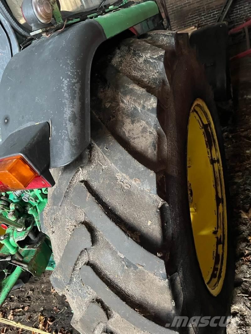 John Deere 2040A Трактори