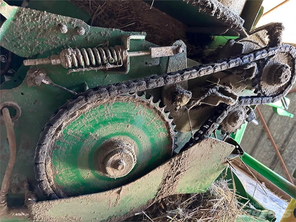 John Deere V461M Рулонні прес-підбирачі