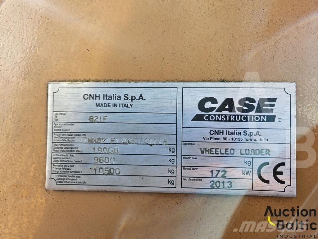 CASE 821 F Фронтальні навантажувачі