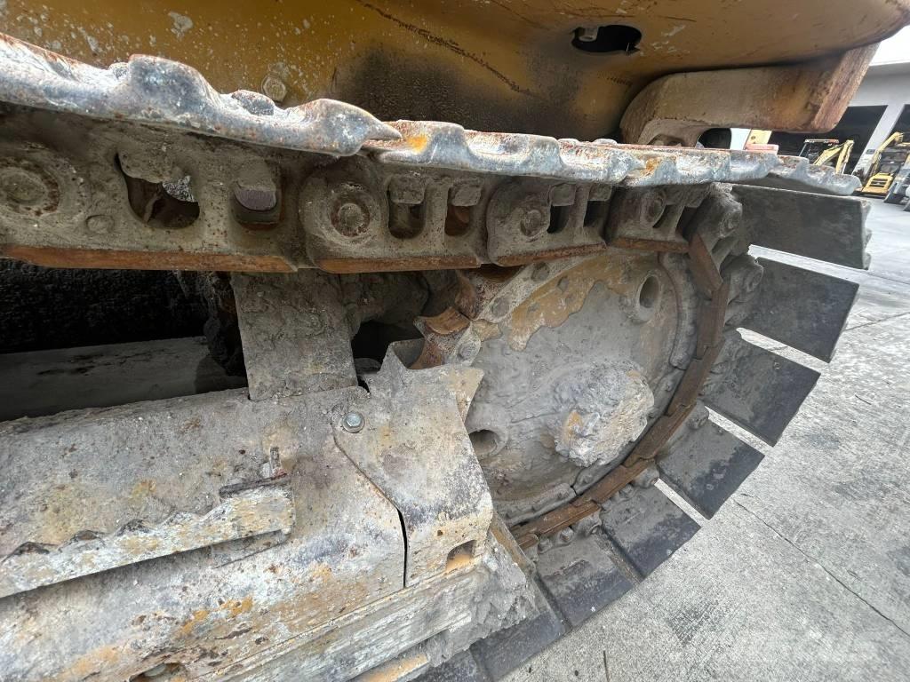 CAT D 3 C III Гусеничні бульдозери
