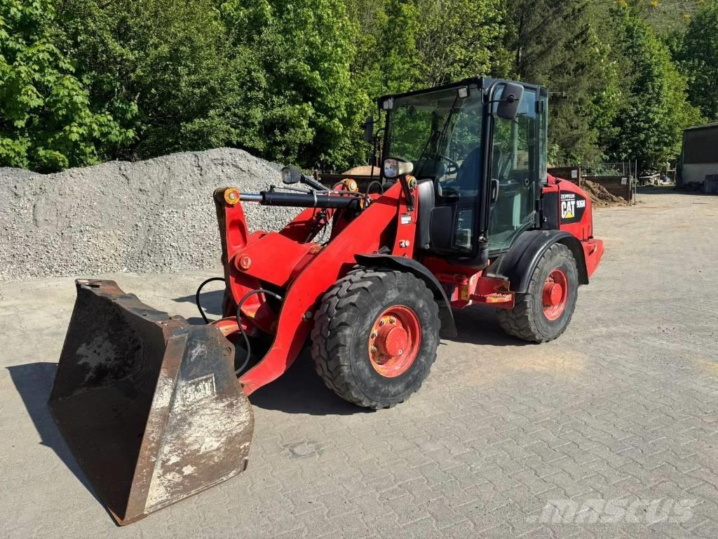 CAT 906M Фронтальні навантажувачі
