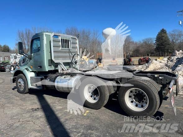 Peterbilt 567 Тягачі