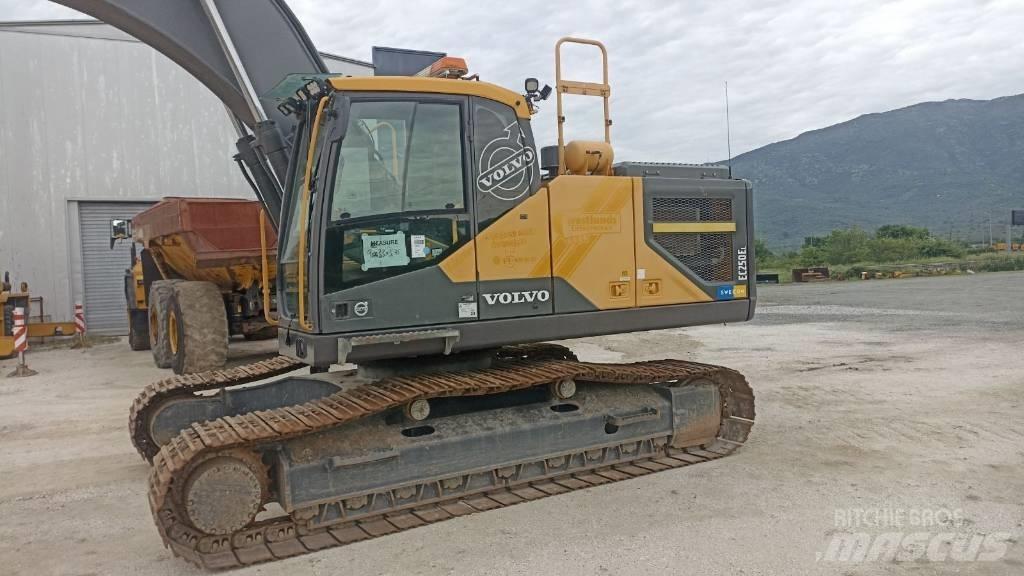 Volvo EC 250 EL Гусеничні екскаватори