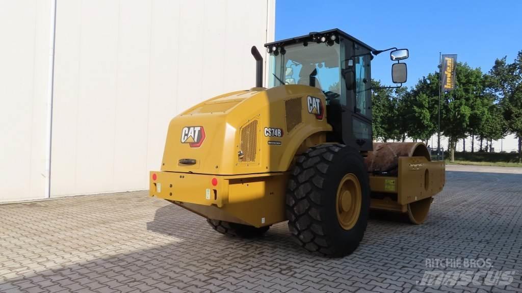 CAT CS 74 B Грунтові котки