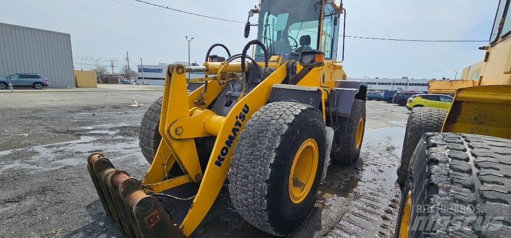 Komatsu WA 200 Фронтальні навантажувачі