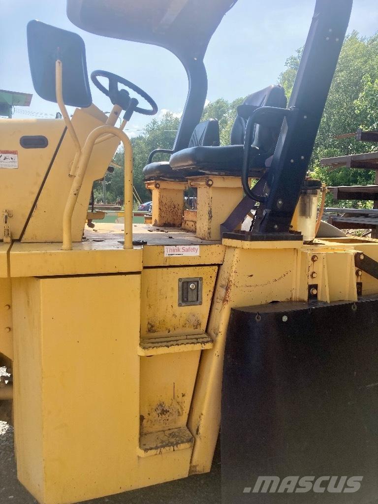 Sakai GW 750-2 Асфальтовкладачі