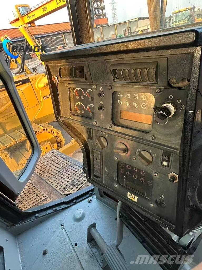 CAT D 6 R Гусеничні бульдозери