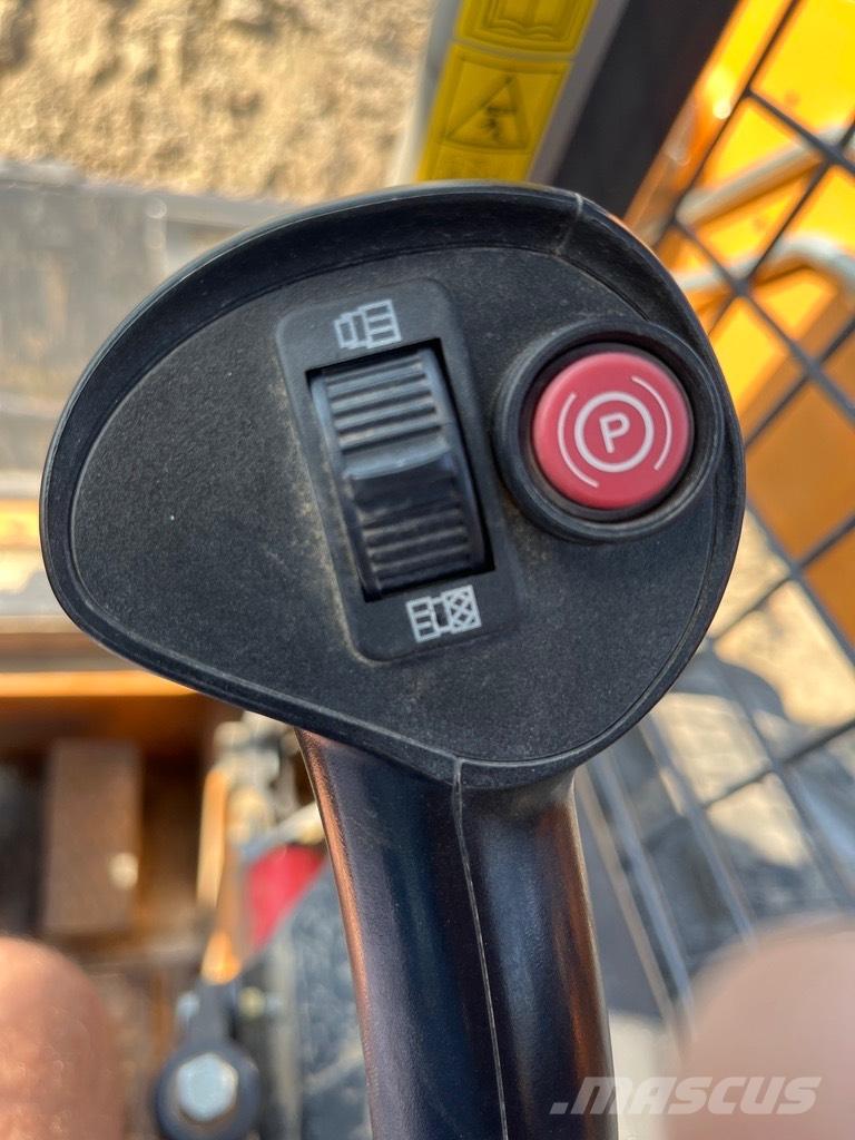 CASE SR 130 Міні-навантажувачі