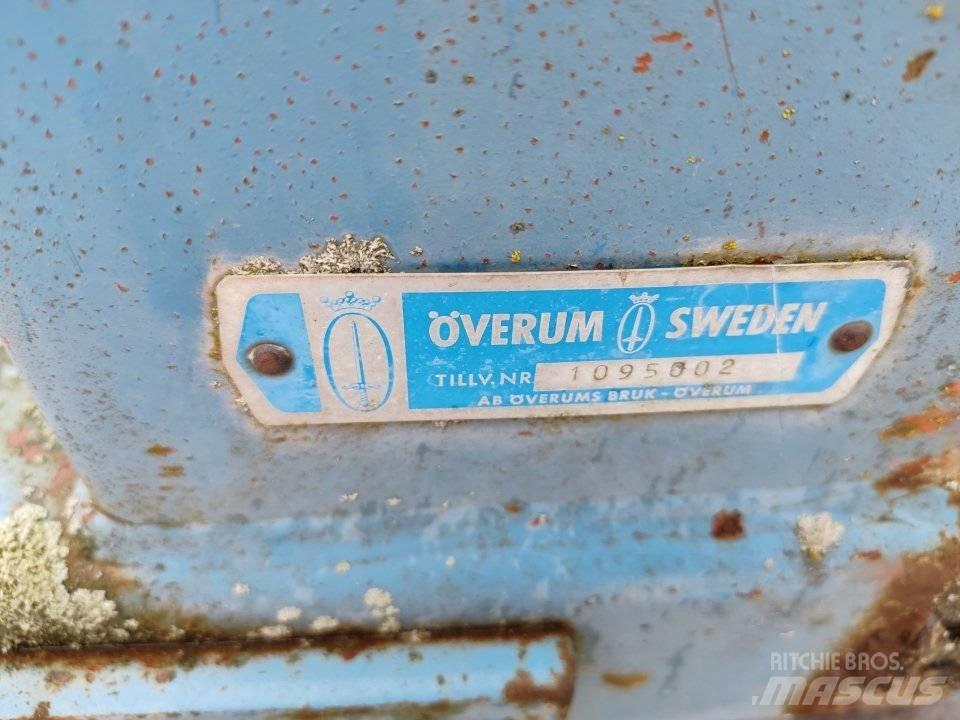 Överum 3-siipinen Звичайні плуги