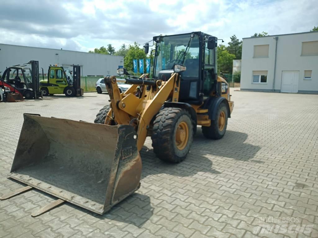 CAT 907 M Фронтальні навантажувачі