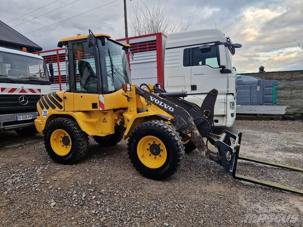 Volvo L 30 Фронтальні навантажувачі