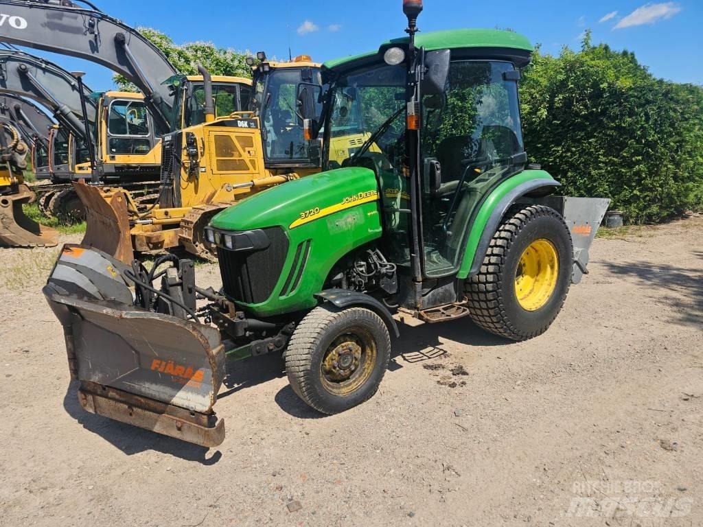 John Deere 3720 Трактори
