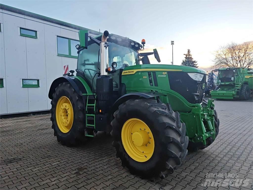 John Deere 6R 250 Трактори
