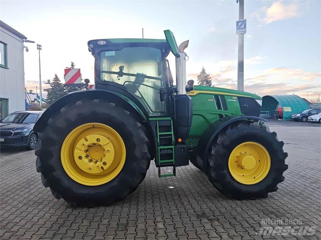 John Deere 6R 250 Трактори
