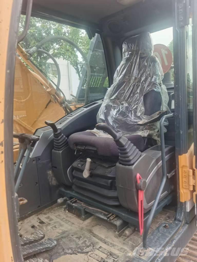 Hyundai R220LC-9S Гусеничні екскаватори