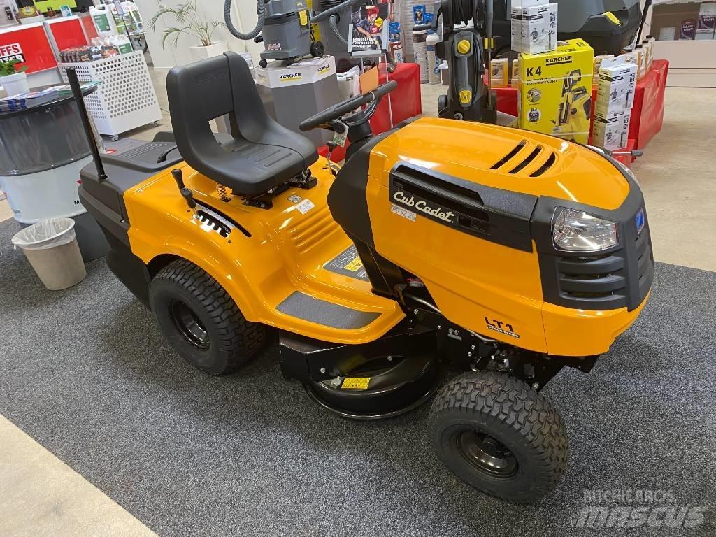 Cub Cadet LT1 NR92 Самохідні газонокосарки