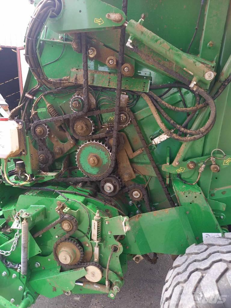John Deere V451M Рулонні прес-підбирачі