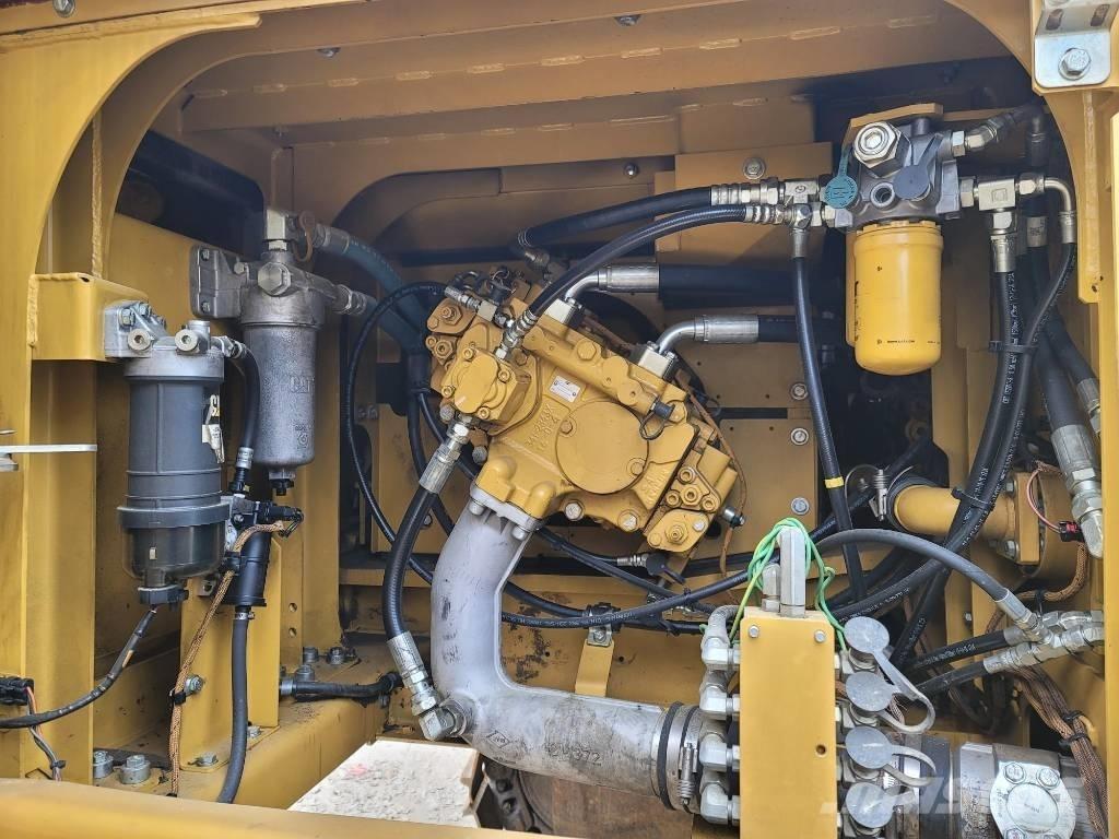 CAT 330FL Гусеничні екскаватори