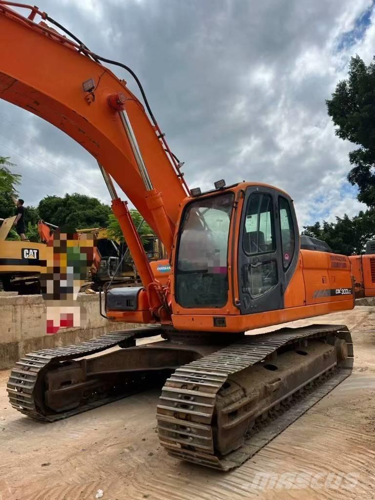 Doosan DX300 Гусеничні екскаватори