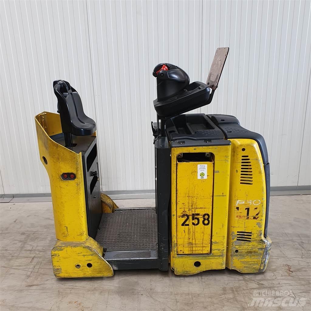 Linde P30C Тягачі колісні