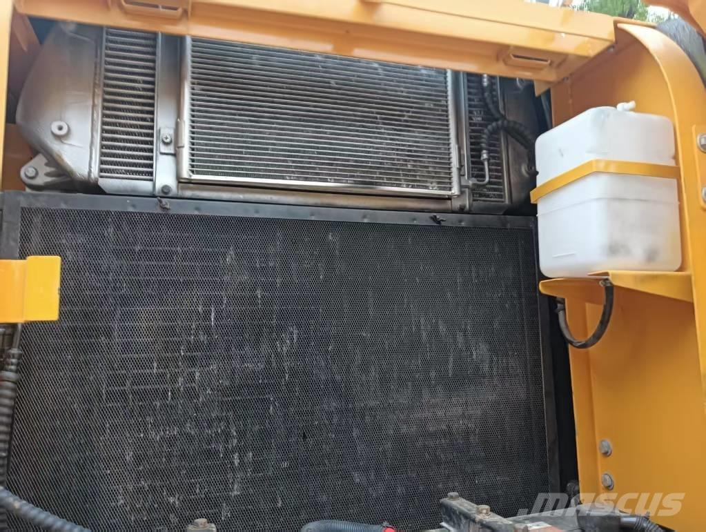 Hyundai 220LC-9T Гусеничні екскаватори