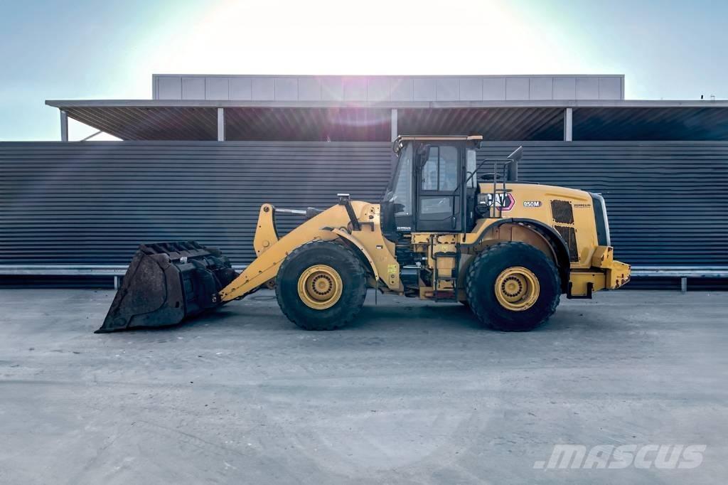 CAT 950M Фронтальні навантажувачі