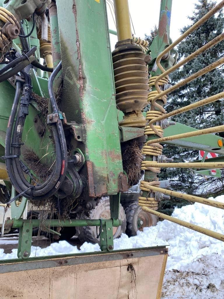Krone Swadro 1400 Граблі і сінозворушувачі