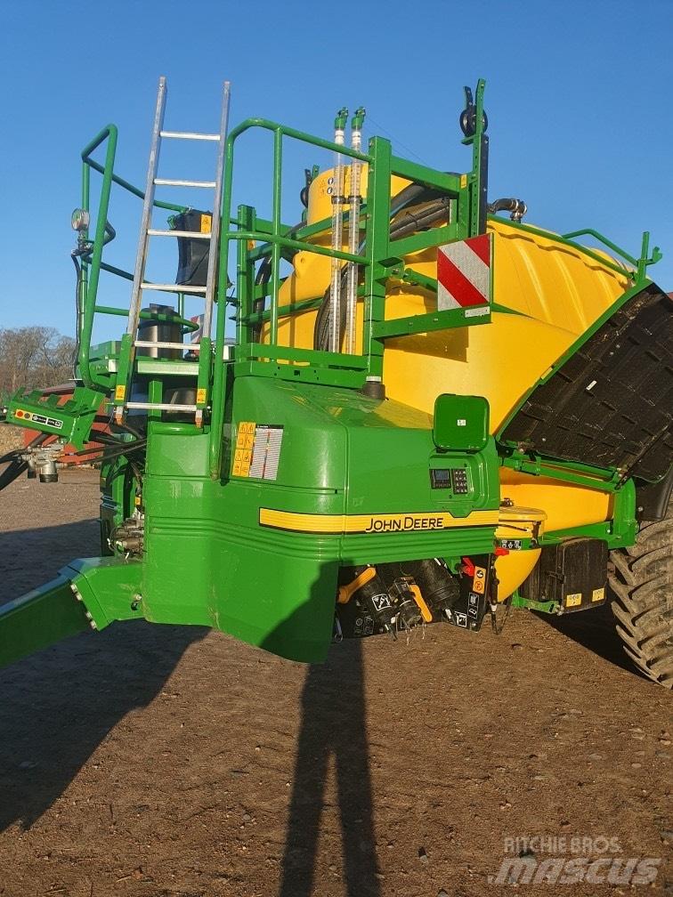 John Deere R975 i Причіпні обприскувачі