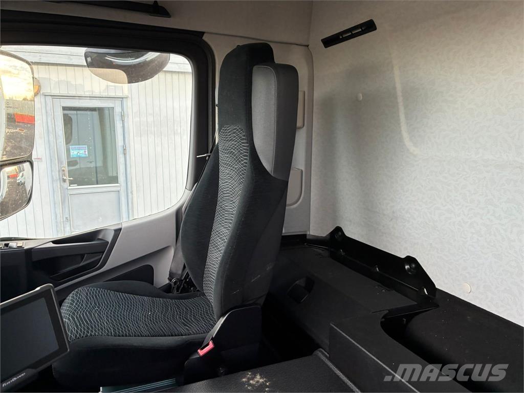 Mercedes-Benz 2533 Фургони