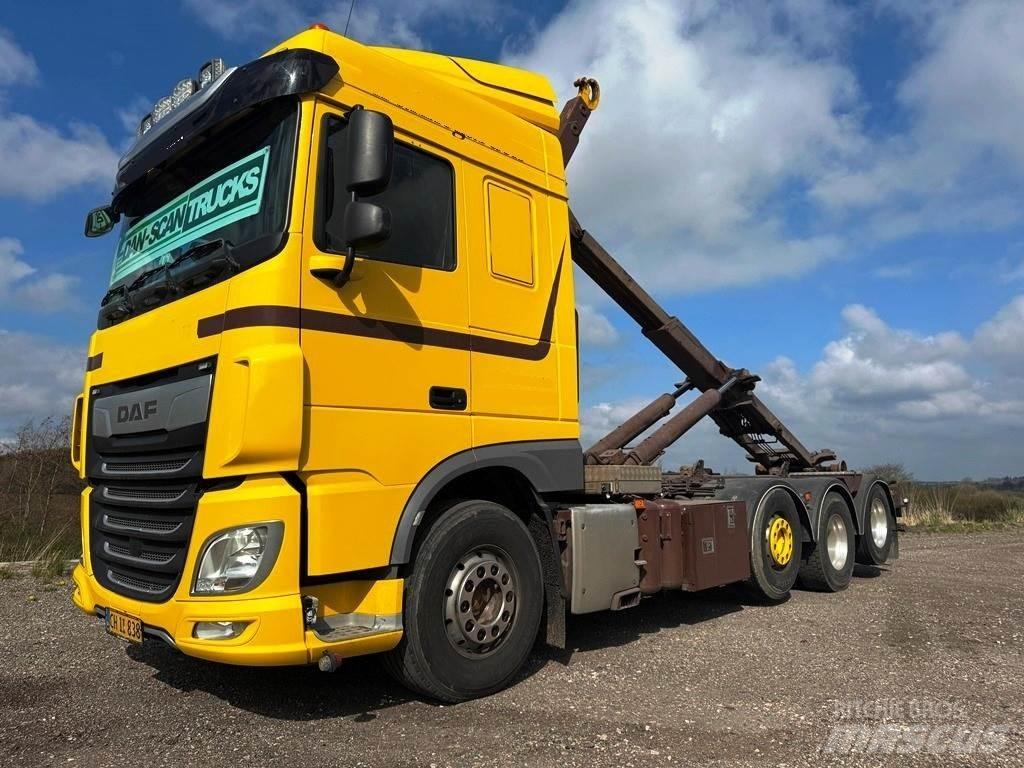 DAF XF 530 8x2-*4 Вантажівки з гаковим підйомом