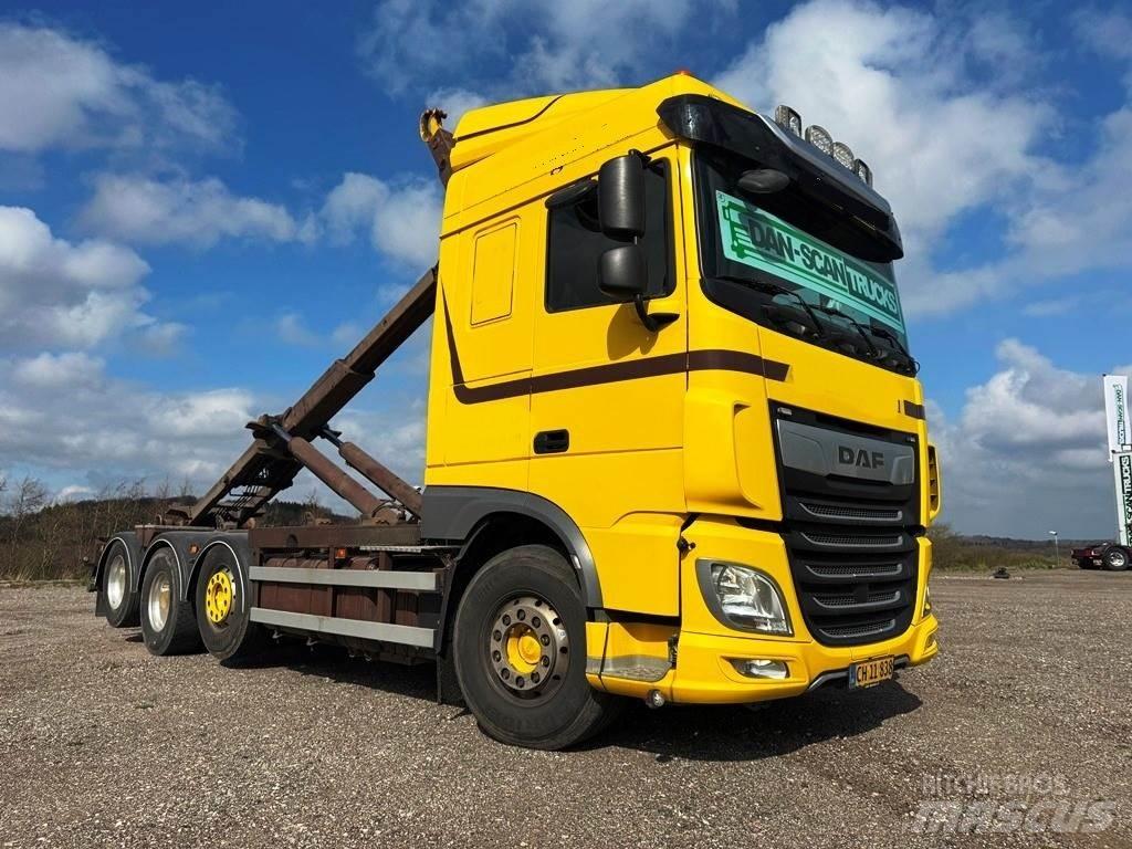 DAF XF 530 8x2-*4 Вантажівки з гаковим підйомом