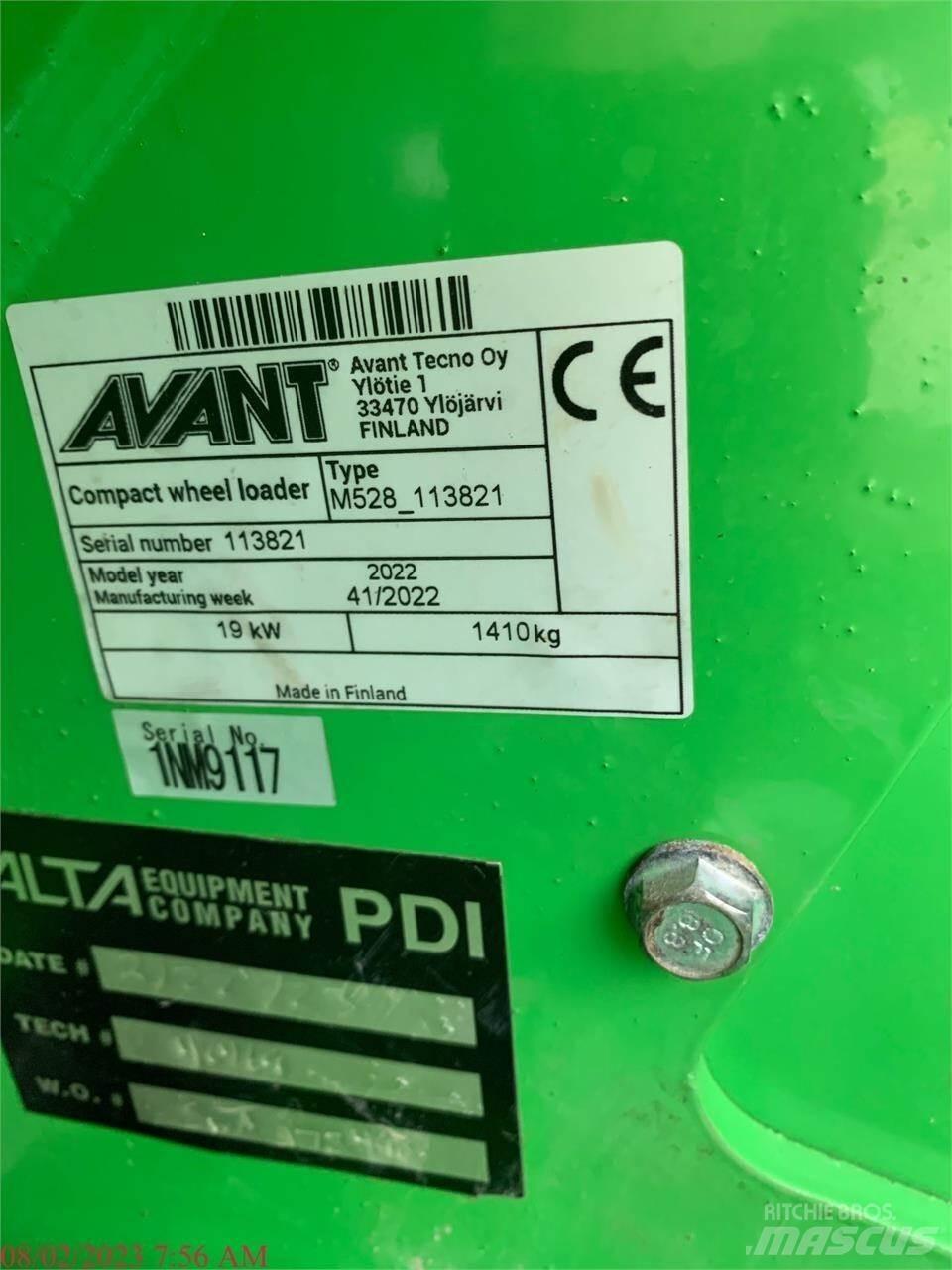Avant 528 Фронтальні навантажувачі