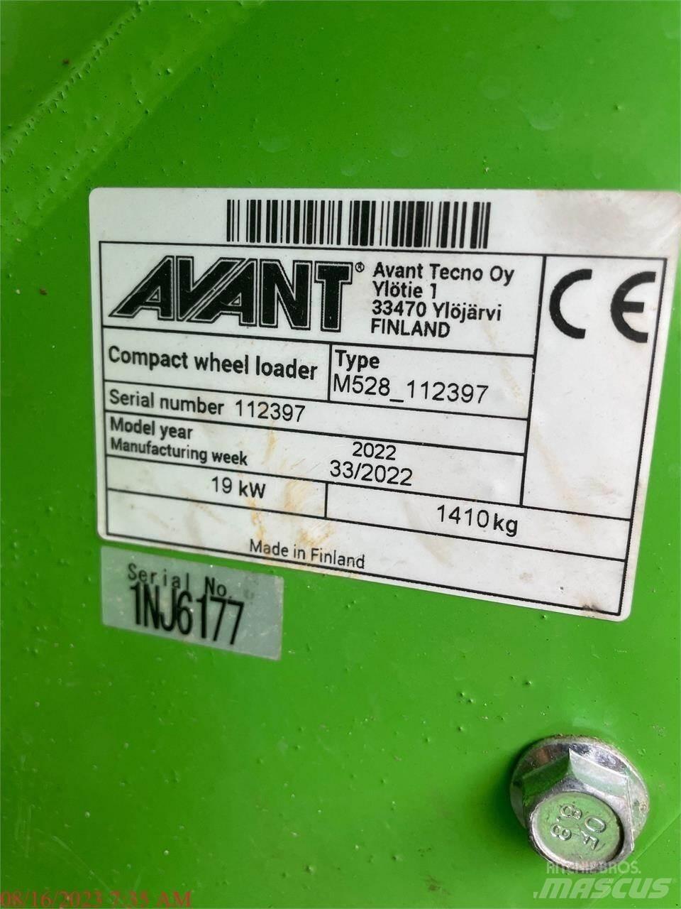 Avant 528 Фронтальні навантажувачі